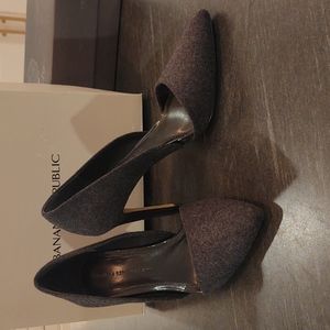 Banana Republic Charcoal Wool pumps